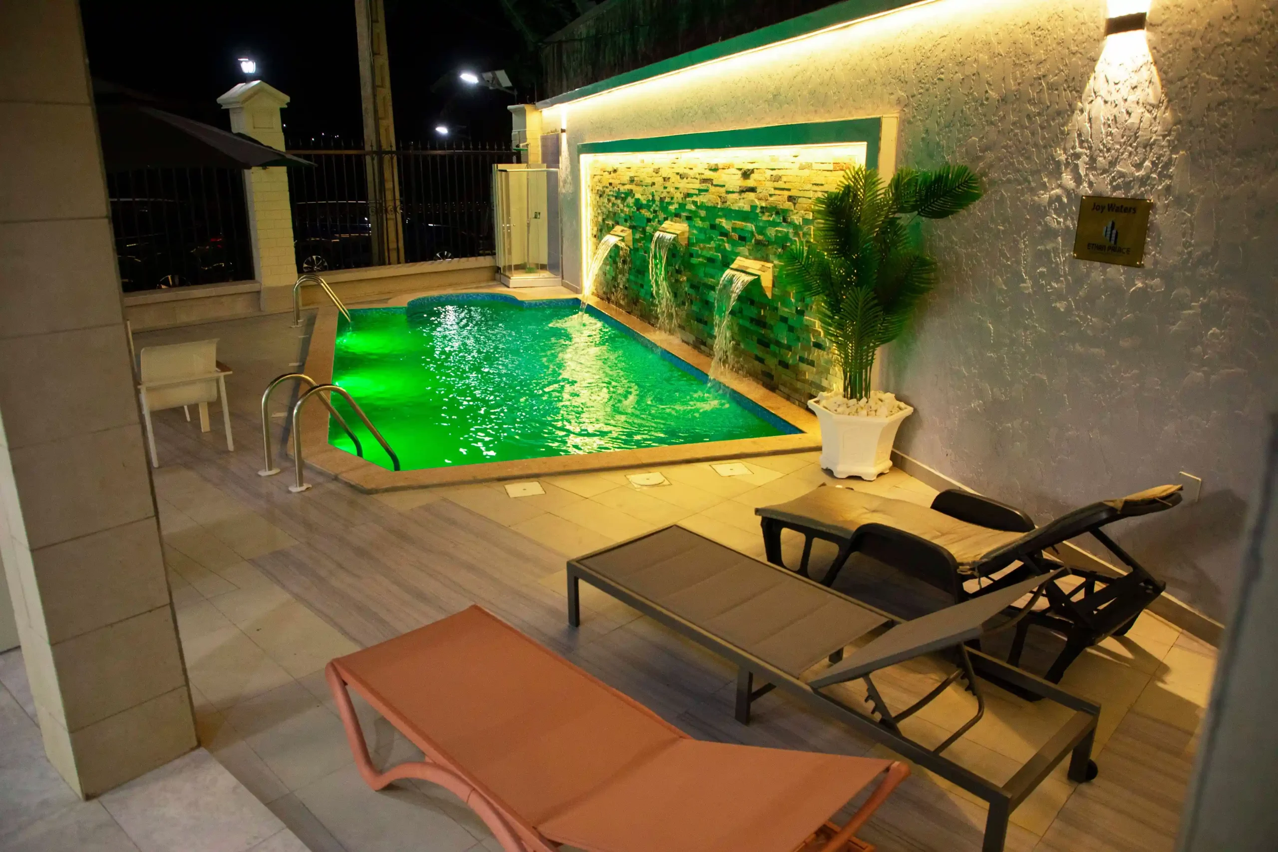 Swimming pool at Ethan Palace luxury serviced apartments Yaoundé Cameroon